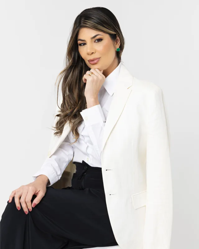 Dra. Beatriz Torres de Melo, dentista especialista em implantes em Fortaleza